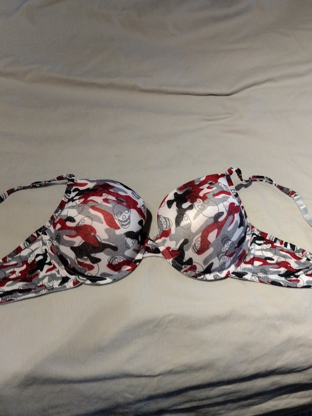 Pair of shaped underwire bras